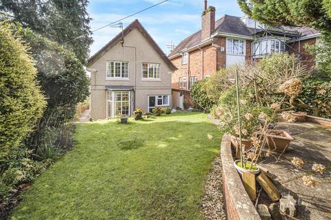 4 bed property, in Glanmor Road, £475,000