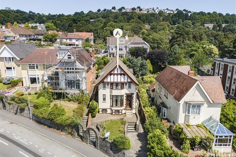 4 bed property, in Glanmor Road, £450,000