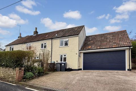 4 bed property, in Kings Street, £500,000