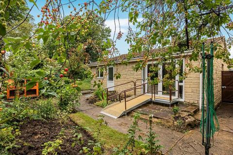 2 bed property, in Cam, £340,000
