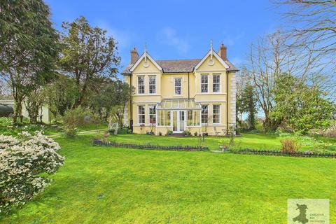 7 bed property, in Sarnau, £775,000