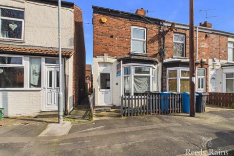 2 bed property, in Alaska Street, £75,000