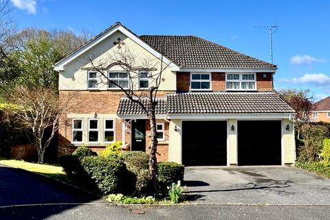 5 bed property, in Beaumaris Gardens, £675,000