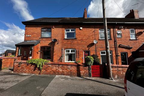 3 bed property, in Bond Road, £160,000