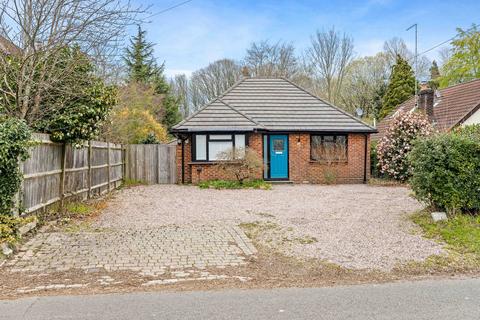 3 bed property, in Blackberry Road, £625,000