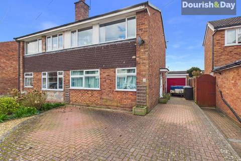 3 bed property, in Windsor Drive, £230,000