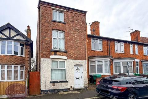 4 bed property, in Corby Road, £160,000