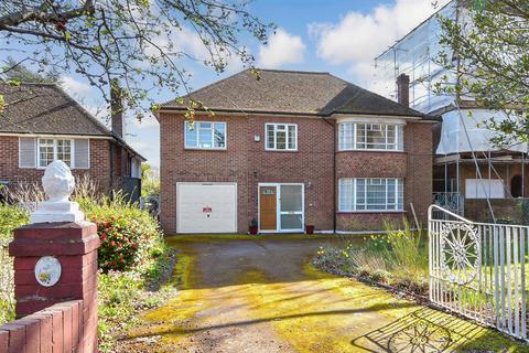 5 bed property, in Maidstone Road, £750,000