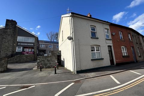 3 bed property, in Free Street, £130,000