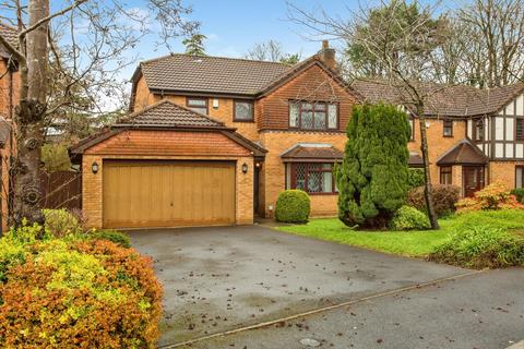 4 bed property, in Evergreen Avenue, £425,000