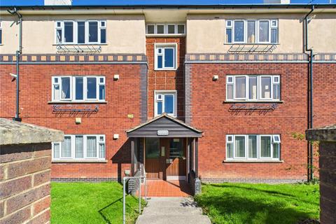 2 bed property, in Cutler Road, £180,000