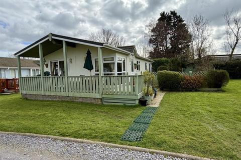 2 bed property, in Parc y Wern, £145,000