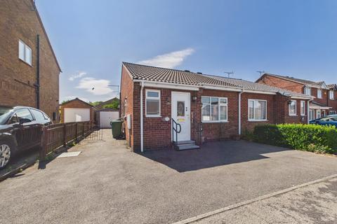 2 bed property, in Bracken Road, £155,000