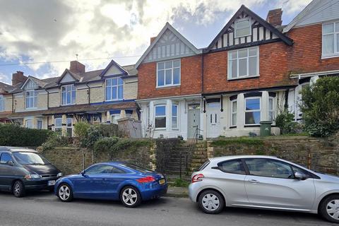 2 bed property, in Elm Grove, £195,000