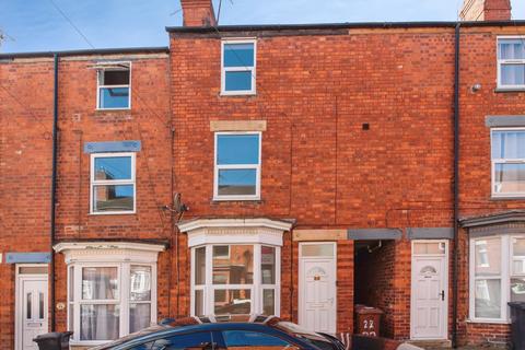 4 bed property, in Cromwell Street, £165,000