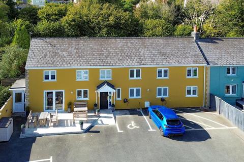 6 bed property, in The Ferry Boat Guest House, £550,000