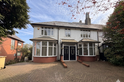 5 bed property, in Junction Road, £499,995