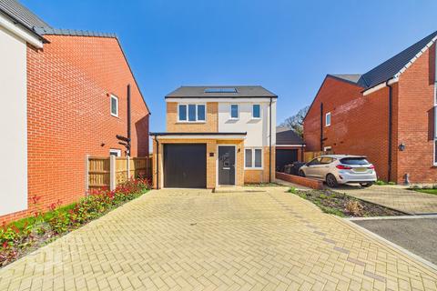3 bed property, in Bluebell Way, £315,000