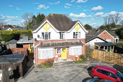 8 bed property, in Sulhamstead Road, £1,000,000