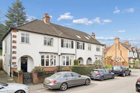 3 bed property, in Lower Road, £835,000