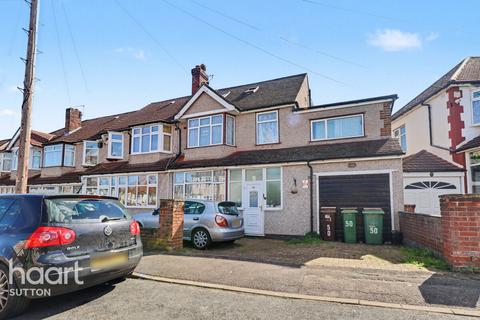 5 bed property, in Glenthorne Close, £550,000