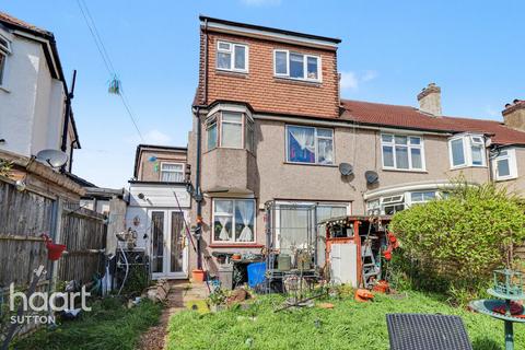 5 bed property, in Glenthorne Close, £550,000