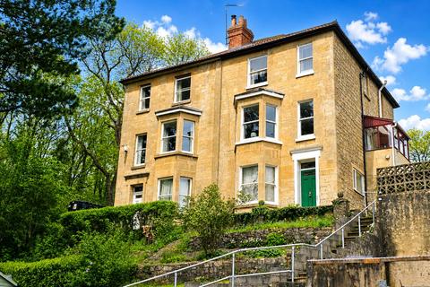 4 bed property, in The Laurels, £750,000