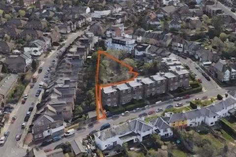 Studio, in London N10, £1,350,000