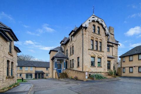 1 bed property, in Dinglebank Close, £235,000