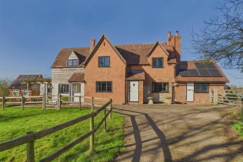 3 bed property, in Yardbridge, £725,000