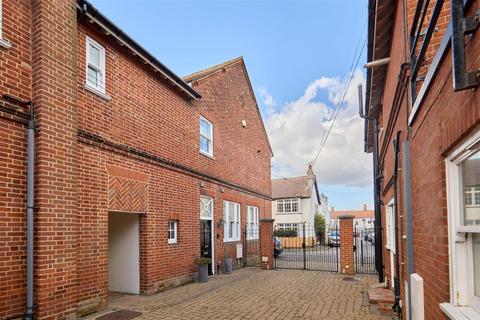2 bed property, in Wymering Road, £450,000