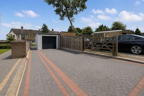 2 bed property, in Holborough Road, £350,000