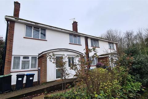 2 bed property, in Holtwhites Hill, £295,000