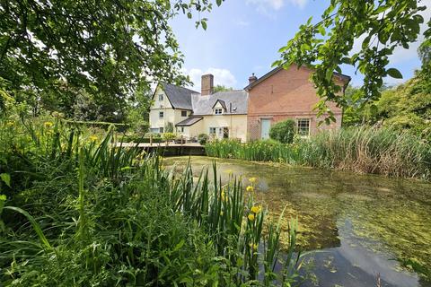 5 bed property, in Ipswich Road, £1,250,000