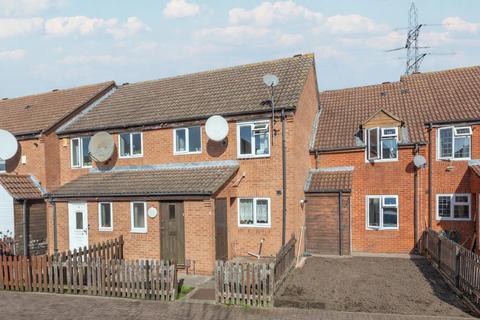 3 bed property, in Andrewes Gardens, £475,000