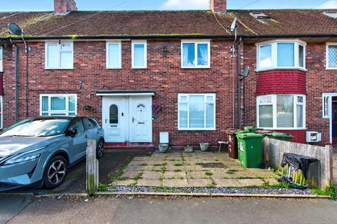 2 bed property, in Glastonbury Road, £425,000