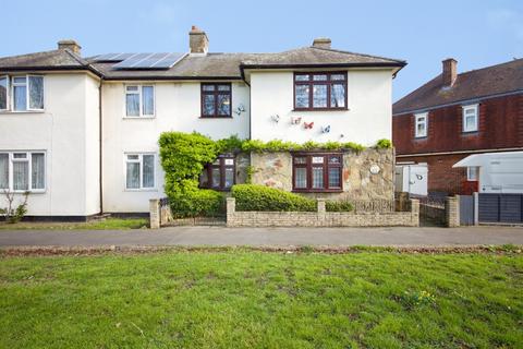 4 bed property, in Wood Lane, £550,000