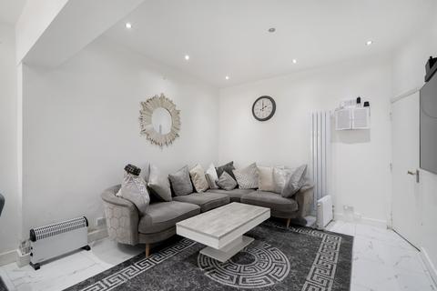 5 bed property, in Park Road E10, £750,000