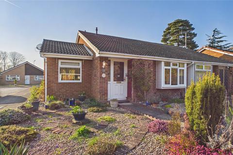 2 bed property, in Horsell, £425,000