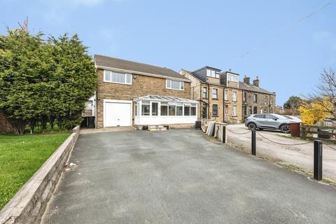 4 bed property, in Wakefield Road, £450,000