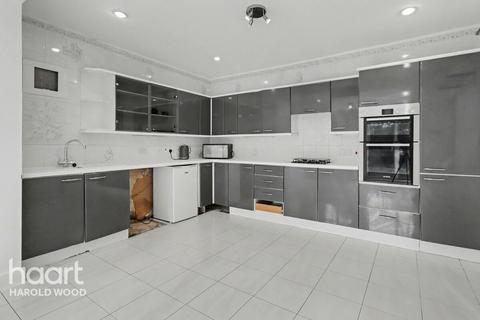 3 bed property, in North Hill Drive, £450,000