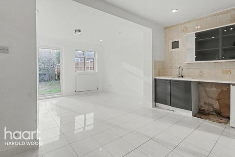 3 bed property, in North Hill Drive, £450,000