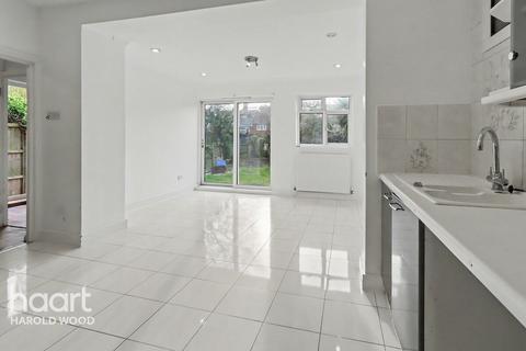 3 bed property, in North Hill Drive, £450,000
