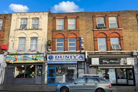 1 bed property, in 234D High Street, £160,000