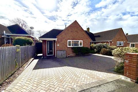 2 bed property, in Ryll Court Drive, £450,000