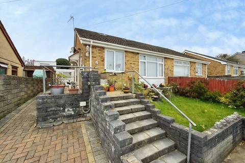 2 bed property, in Lan Manor, £160,000