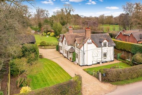 4 bed property, in Lilyhurst, £799,995