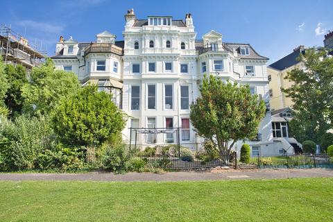 2 bed property, in Augusta Gardens, £329,950