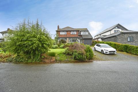 4 bed property, in Linden Grove, £400,000