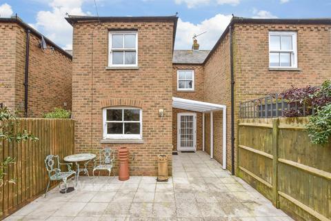 2 bed property, in College Road, £300,000